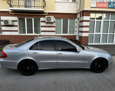 Серый Мерседес Е-Класс, объемом двигателя 1.8 л и пробегом 326 тыс. км за 8000 $, фото 11 на Automoto.ua