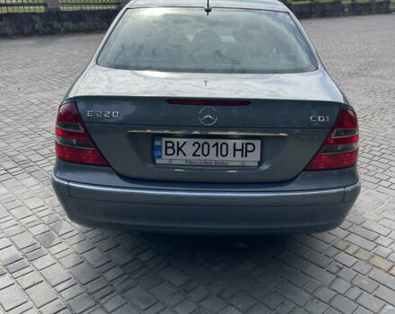 Сірий Мерседес Е-Клас, об'ємом двигуна 2.2 л та пробігом 263 тис. км за 9999 $, фото 7 на Automoto.ua
