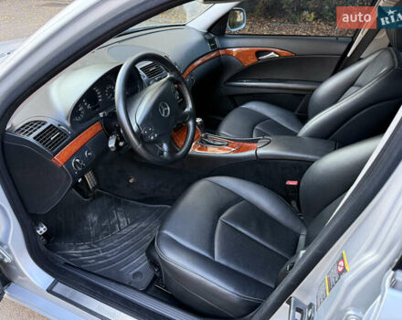 Сірий Мерседес Е-Клас, об'ємом двигуна 1.8 л та пробігом 240 тис. км за 9000 $, фото 54 на Automoto.ua