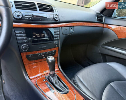 Сірий Мерседес Е-Клас, об'ємом двигуна 1.8 л та пробігом 240 тис. км за 9000 $, фото 41 на Automoto.ua