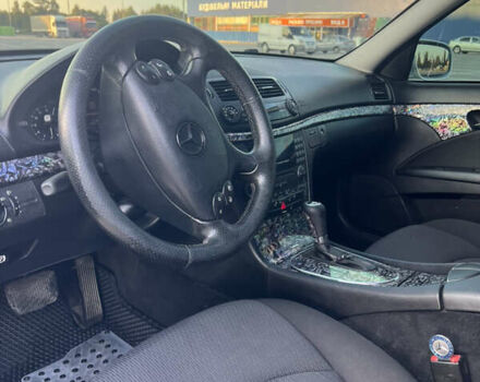 Серый Мерседес Е-Класс, объемом двигателя 3 л и пробегом 381 тыс. км за 10000 $, фото 13 на Automoto.ua