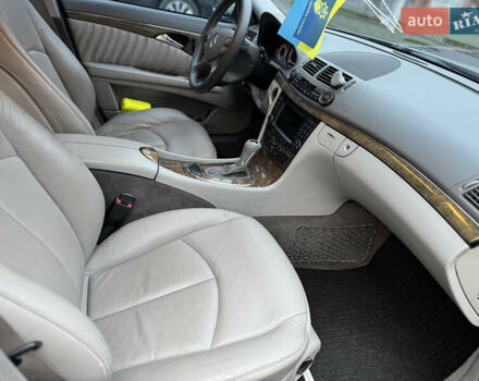 Серый Мерседес Е-Класс, объемом двигателя 2.15 л и пробегом 270 тыс. км за 11900 $, фото 27 на Automoto.ua