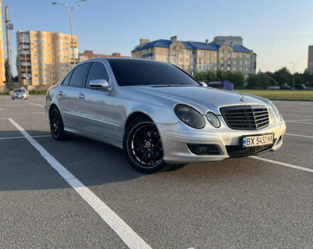 Серый Мерседес Е-Класс, объемом двигателя 3 л и пробегом 381 тыс. км за 10000 $, фото 2 на Automoto.ua