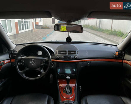 Серый Мерседес Е-Класс, объемом двигателя 1.8 л и пробегом 326 тыс. км за 8000 $, фото 19 на Automoto.ua