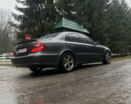 Серый Мерседес Е-Класс, объемом двигателя 3 л и пробегом 295 тыс. км за 9000 $, фото 1 на Automoto.ua