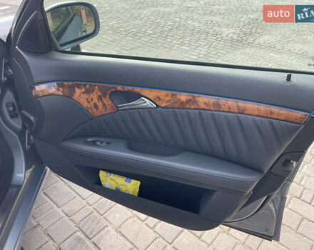 Сірий Мерседес Е-Клас, об'ємом двигуна 2.2 л та пробігом 263 тис. км за 9999 $, фото 15 на Automoto.ua