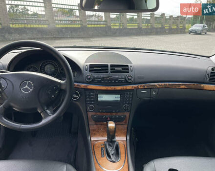Сірий Мерседес Е-Клас, об'ємом двигуна 2.2 л та пробігом 263 тис. км за 9999 $, фото 25 на Automoto.ua