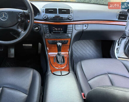 Сірий Мерседес Е-Клас, об'ємом двигуна 1.8 л та пробігом 240 тис. км за 9000 $, фото 46 на Automoto.ua