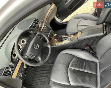 Серый Мерседес Е-Класс, объемом двигателя 3 л и пробегом 405 тыс. км за 8700 $, фото 10 на Automoto.ua