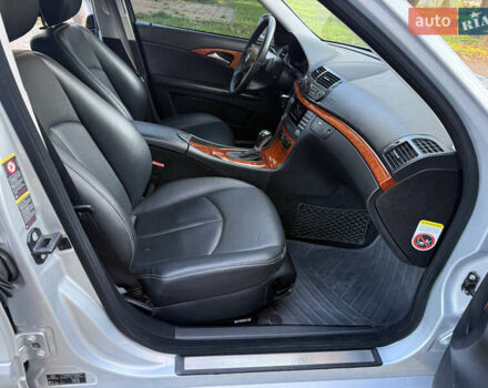 Сірий Мерседес Е-Клас, об'ємом двигуна 1.8 л та пробігом 240 тис. км за 9000 $, фото 60 на Automoto.ua