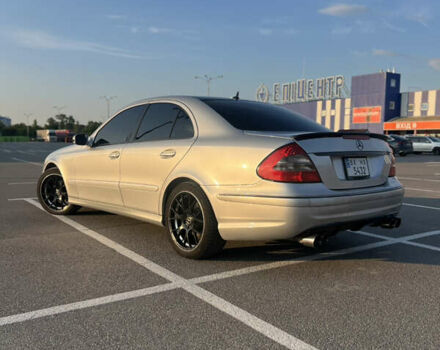 Серый Мерседес Е-Класс, объемом двигателя 3 л и пробегом 381 тыс. км за 10000 $, фото 4 на Automoto.ua