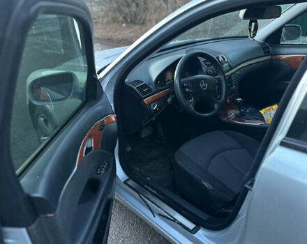 Серый Мерседес Е-Класс, объемом двигателя 1.8 л и пробегом 377 тыс. км за 6700 $, фото 5 на Automoto.ua