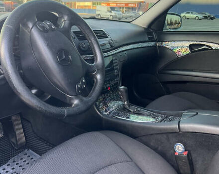 Серый Мерседес Е-Класс, объемом двигателя 3 л и пробегом 381 тыс. км за 10000 $, фото 14 на Automoto.ua