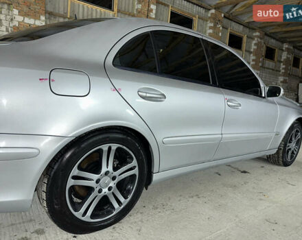 Сірий Мерседес Е-Клас, об'ємом двигуна 1.8 л та пробігом 373 тис. км за 2950 $, фото 26 на Automoto.ua
