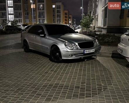 Сірий Мерседес Е-Клас, об'ємом двигуна 3 л та пробігом 300 тис. км за 9500 $, фото 6 на Automoto.ua
