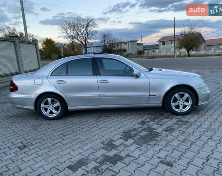 Мерседес Е-Клас 2006 у Чернівцях на Automoto.ua Сірий Мерседес Е-Клас, об'ємом двигуна 3.23 л та пробігом 330 тис. км за 6999 $, фото 3 на Automoto.ua