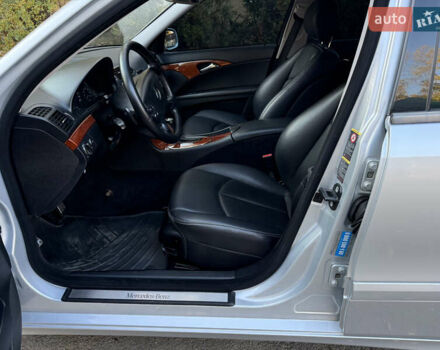 Сірий Мерседес Е-Клас, об'ємом двигуна 1.8 л та пробігом 240 тис. км за 9000 $, фото 51 на Automoto.ua