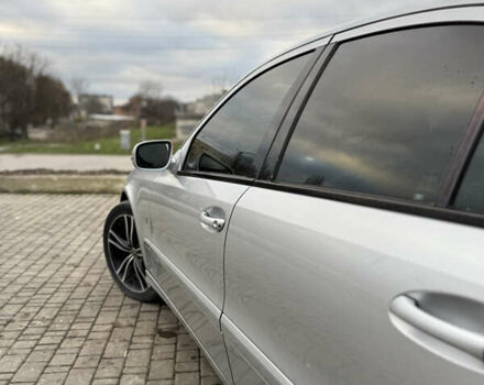 Сірий Мерседес Е-Клас, об'ємом двигуна 2.15 л та пробігом 325 тис. км за 7500 $, фото 6 на Automoto.ua