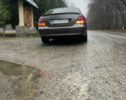 Серый Мерседес Е-Класс, объемом двигателя 3 л и пробегом 295 тыс. км за 9000 $, фото 4 на Automoto.ua