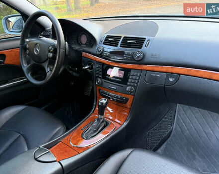 Сірий Мерседес Е-Клас, об'ємом двигуна 1.8 л та пробігом 240 тис. км за 9000 $, фото 58 на Automoto.ua
