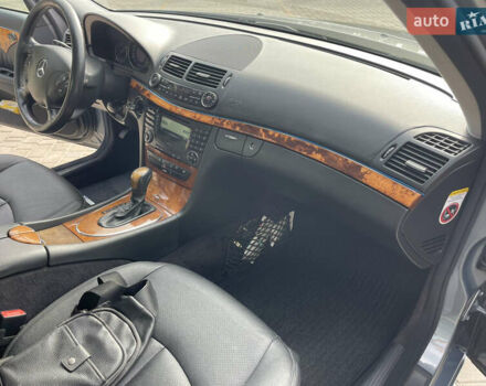 Сірий Мерседес Е-Клас, об'ємом двигуна 2.2 л та пробігом 263 тис. км за 9999 $, фото 17 на Automoto.ua