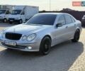 Сірий Мерседес Е-Клас, об'ємом двигуна 3 л та пробігом 300 тис. км за 9500 $, фото 3 на Automoto.ua
