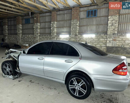 Сірий Мерседес Е-Клас, об'ємом двигуна 1.8 л та пробігом 373 тис. км за 2950 $, фото 4 на Automoto.ua