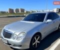 Серый Мерседес Е-Класс, объемом двигателя 2.1 л и пробегом 316 тыс. км за 9000 $, фото 2 на Automoto.ua