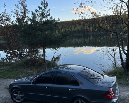 Сірий Мерседес Е-Клас, об'ємом двигуна 2.99 л та пробігом 295 тис. км за 9400 $, фото 24 на Automoto.ua