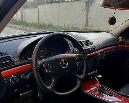 Сірий Мерседес Е-Клас, об'ємом двигуна 1.8 л та пробігом 325 тис. км за 8000 $, фото 3 на Automoto.ua