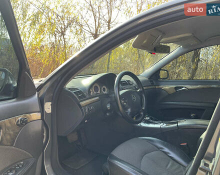 Сірий Мерседес Е-Клас, об'ємом двигуна 2.99 л та пробігом 295 тис. км за 9400 $, фото 17 на Automoto.ua