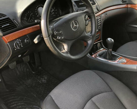 Сірий Мерседес Е-Клас, об'ємом двигуна 2.99 л та пробігом 526 тис. км за 7050 $, фото 17 на Automoto.ua