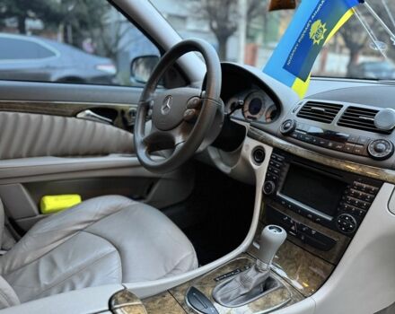 Сірий Мерседес Е-Клас, об'ємом двигуна 2.1 л та пробігом 270 тис. км за 11900 $, фото 5 на Automoto.ua