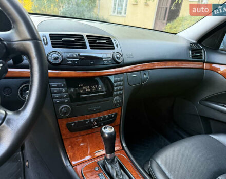 Сірий Мерседес Е-Клас, об'ємом двигуна 1.8 л та пробігом 240 тис. км за 9000 $, фото 47 на Automoto.ua