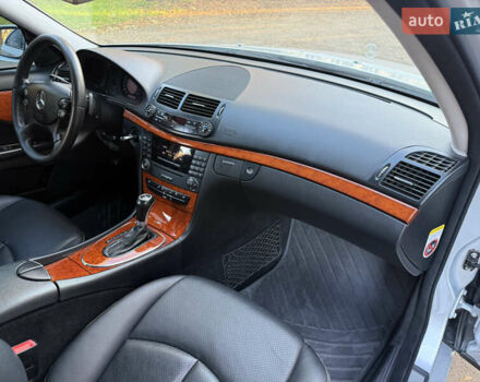 Сірий Мерседес Е-Клас, об'ємом двигуна 1.8 л та пробігом 240 тис. км за 9000 $, фото 61 на Automoto.ua