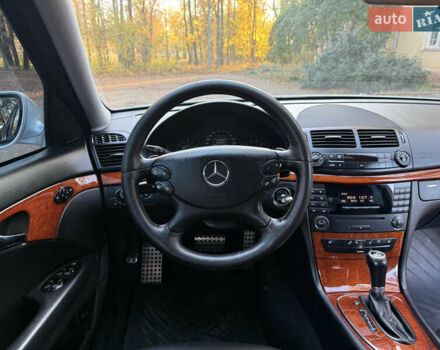 Сірий Мерседес Е-Клас, об'ємом двигуна 1.8 л та пробігом 240 тис. км за 9000 $, фото 45 на Automoto.ua