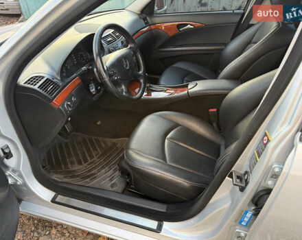 Сірий Мерседес Е-Клас, об'ємом двигуна 1.8 л та пробігом 240 тис. км за 9700 $, фото 27 на Automoto.ua