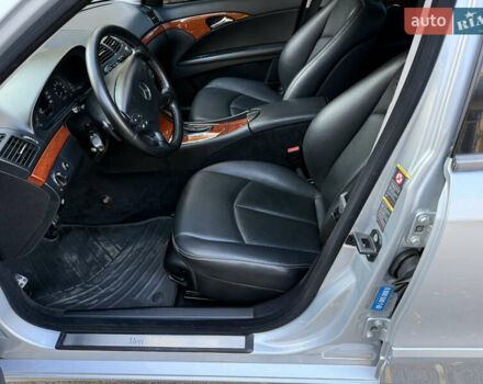 Сірий Мерседес Е-Клас, об'ємом двигуна 1.8 л та пробігом 240 тис. км за 9000 $, фото 38 на Automoto.ua