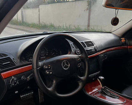 Серый Мерседес Е-Класс, объемом двигателя 1.8 л и пробегом 326 тыс. км за 8000 $, фото 12 на Automoto.ua