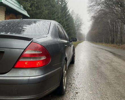 Серый Мерседес Е-Класс, объемом двигателя 3 л и пробегом 295 тыс. км за 9000 $, фото 5 на Automoto.ua