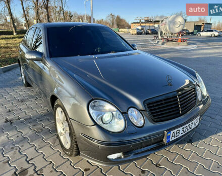 Серый Мерседес Е-Класс, объемом двигателя 2.99 л и пробегом 492 тыс. км за 8500 $, фото 28 на Automoto.ua