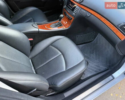 Сірий Мерседес Е-Клас, об'ємом двигуна 1.8 л та пробігом 240 тис. км за 9000 $, фото 59 на Automoto.ua