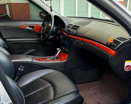 Сірий Мерседес Е-Клас, об'ємом двигуна 1.8 л та пробігом 325 тис. км за 8000 $, фото 5 на Automoto.ua