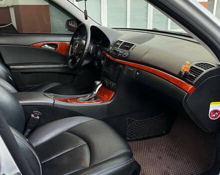 Серый Мерседес Е-Класс, объемом двигателя 1.8 л и пробегом 326 тыс. км за 8000 $, фото 17 на Automoto.ua