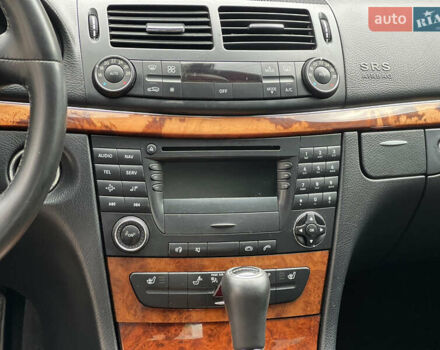 Серый Мерседес Е-Класс, объемом двигателя 2.2 л и пробегом 323 тыс. км за 8500 $, фото 5 на Automoto.ua