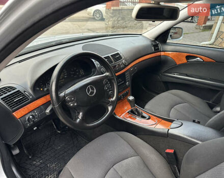 Сірий Мерседес Е-Клас, об'ємом двигуна 2.2 л та пробігом 319 тис. км за 7200 $, фото 7 на Automoto.ua