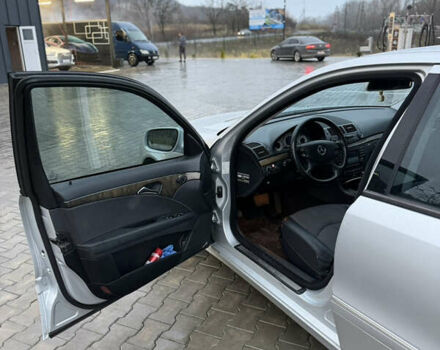 Сірий Мерседес Е-Клас, об'ємом двигуна 2.1 л та пробігом 278 тис. км за 10800 $, фото 4 на Automoto.ua