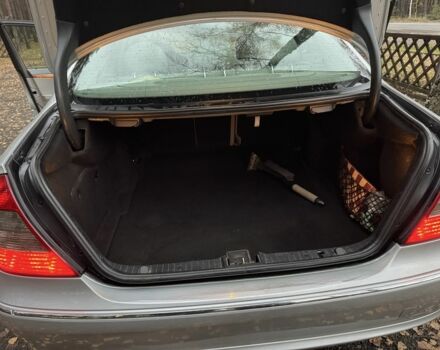 Серый Мерседес Е-Класс, объемом двигателя 2.1 л и пробегом 441 тыс. км за 4300 $, фото 7 на Automoto.ua