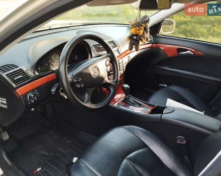 Серый Мерседес Е-Класс, объемом двигателя 2.2 л и пробегом 370 тыс. км за 8700 $, фото 4 на Automoto.ua