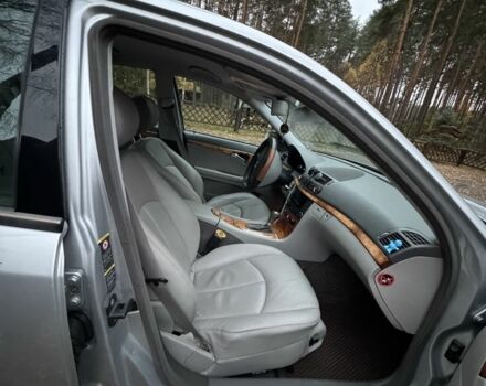 Серый Мерседес Е-Класс, объемом двигателя 2.1 л и пробегом 441 тыс. км за 4300 $, фото 4 на Automoto.ua